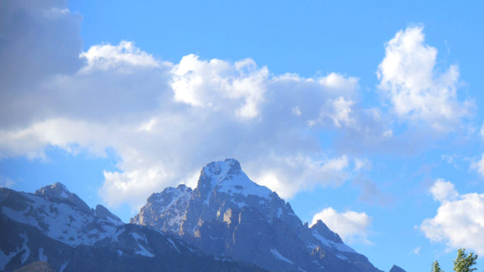 grand-teton-close-clouds-blue-sky